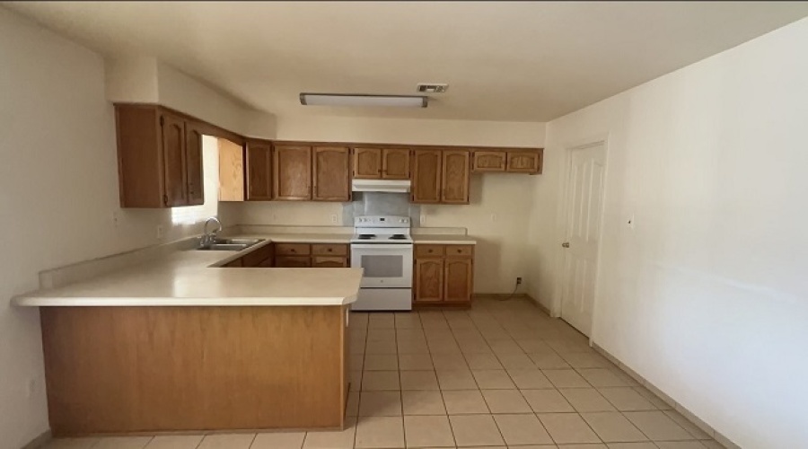 1998 E Los Olivos Dr, San Luis, Arizona 85349, 3 Bedrooms Bedrooms, 0 ,2 BathroomsBathrooms,Single Family Home,For Rent,0,2048