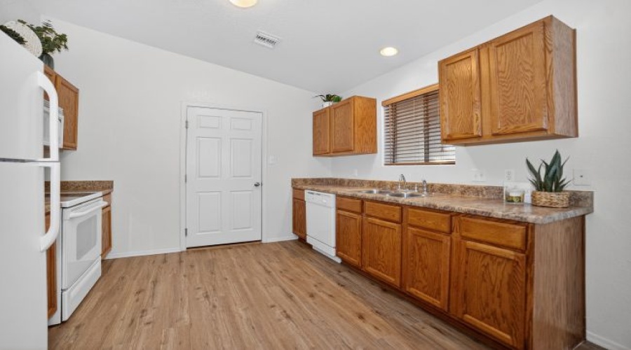 10320 S Tornado Ave, Yuma, Arizona 85367, 3 Bedrooms Bedrooms, 0 ,2 BathroomsBathrooms,Single Family Home,For Rent,0,2072