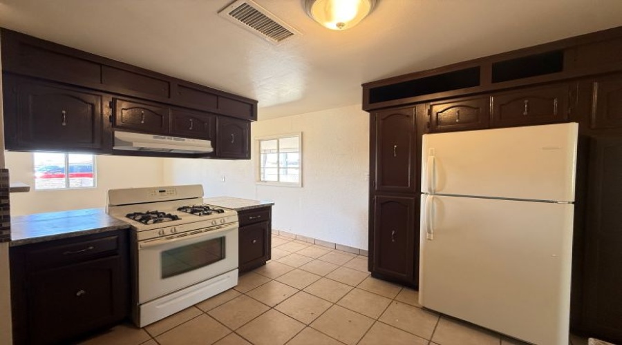 1301 W 15th St, Yuma, Arizona 85364, 5 Bedrooms Bedrooms, 0 ,2 BathroomsBathrooms,Single Family Home,For Rent,0,2080