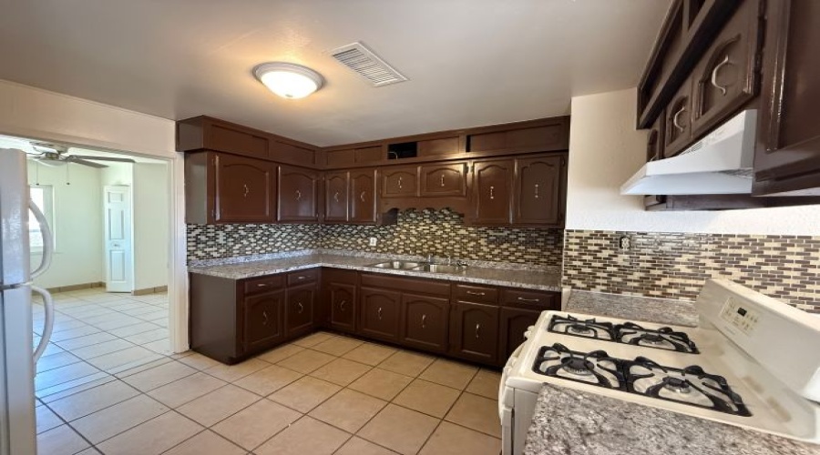1301 W 15th St, Yuma, Arizona 85364, 5 Bedrooms Bedrooms, 0 ,2 BathroomsBathrooms,Single Family Home,For Rent,0,2080