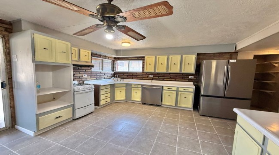 1850 S 10th Ave, Yuma, Arizona 85364, 3 Bedrooms Bedrooms, 0 ,2 BathroomsBathrooms,Single Family Home,For Rent,0,2101