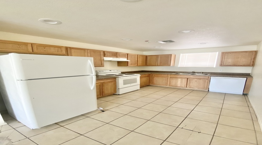 490 S 15th Ave. Unit B, Yuma, Arizona 85364, 3 Bedrooms Bedrooms, ,1 BathroomBathrooms,Apartment,For Rent,1522