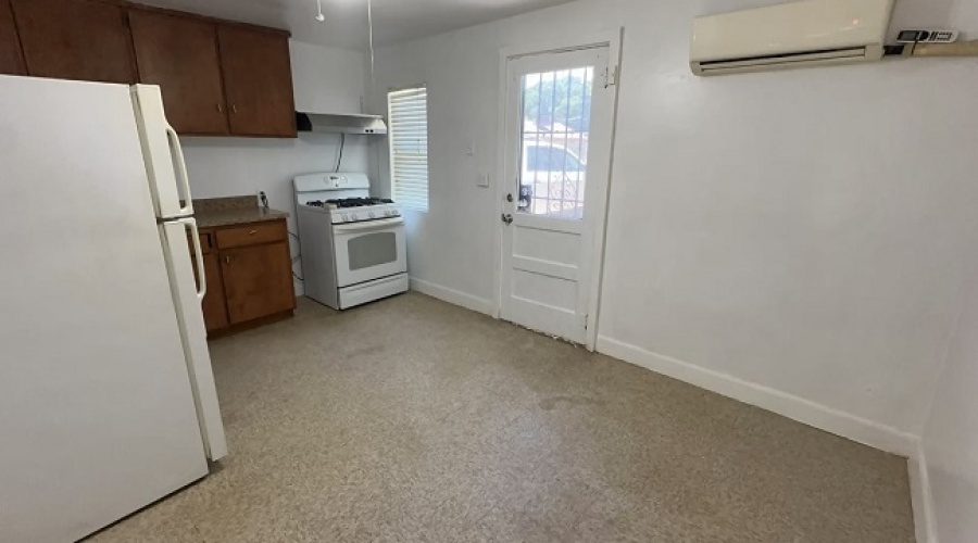 1230 W 3rd St #1, Yuma, Arizona 85364, 1 Bedroom Bedrooms, ,1 BathroomBathrooms,Apartment,For Rent,1537