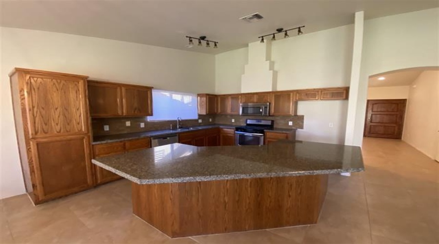 4866 W 31st Place, Yuma, Arizona 85364, 4 Bedrooms Bedrooms, 0 ,2 BathroomsBathrooms,Single Family Home,For Rent,0,1644
