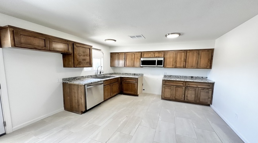 1995 S 22nd Ave, Yuma, Arizona 85364, 3 Bedrooms Bedrooms, ,2 BathroomsBathrooms,Single Family Home,For Rent,1656