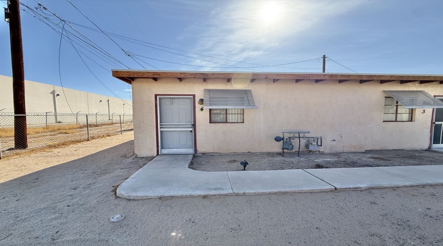 326 W 17th Pl. #4, Yuma, Arizona 85364, 1 Bedroom Bedrooms, 0 ,1 BathroomBathrooms,Apartment,For Rent,0,1676