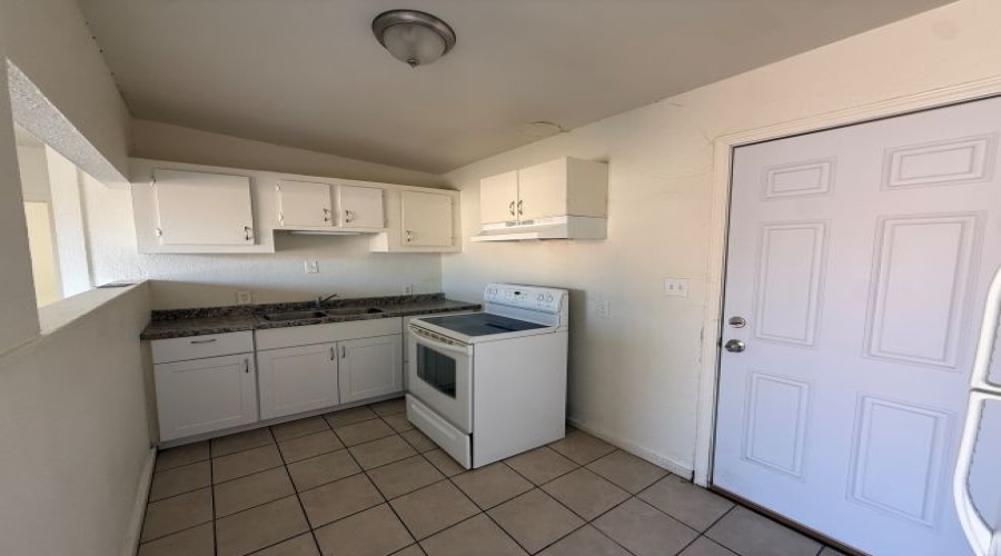 3755 W 8th St. #5, Yuma, Arizona 85364, 2 Bedroom Bedrooms, 0 ,1 BathroomBathrooms,Apartment,For Rent,0,1685