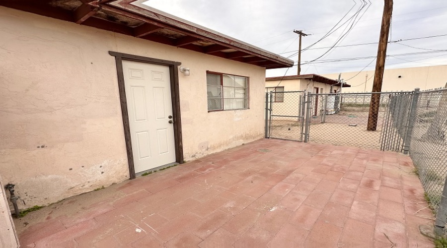 326 W 17th Pl. #2, Yuma, Arizona 85364, 1 Bedroom Bedrooms, ,1 BathroomBathrooms,Apartment,For Rent,1739