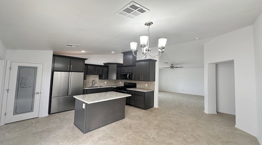 8761 E 41st Ln, Yuma, Arizona 85365, 3 Bedrooms Bedrooms, 0 ,2 BathroomsBathrooms,Single Family Home,For Rent,0,1787