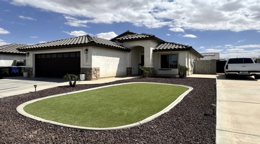 691 E 13th Pl, Somerton, Arizona 85350, 3 Bedrooms Bedrooms, ,2 BathroomsBathrooms,Single Family Home,For Rent,1935