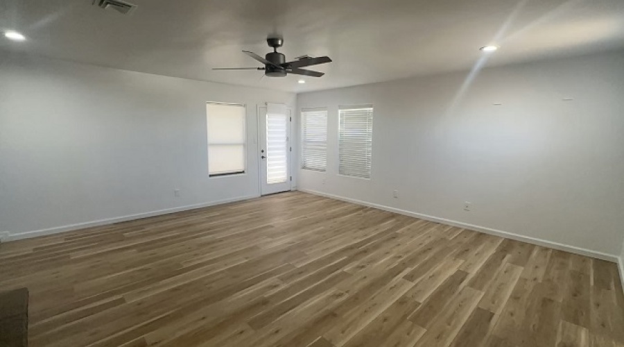 1374 W 17th Pl, Yuma, Arizona 85364, 3 Bedrooms Bedrooms, ,3 BathroomsBathrooms,Single Family Home,For Rent,1936