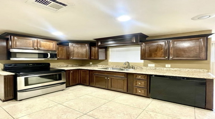 1883 S London Dr, Yuma, Arizona 85364, 3 Bedrooms Bedrooms, ,2 BathroomsBathrooms,Single Family Home,For Rent,1940