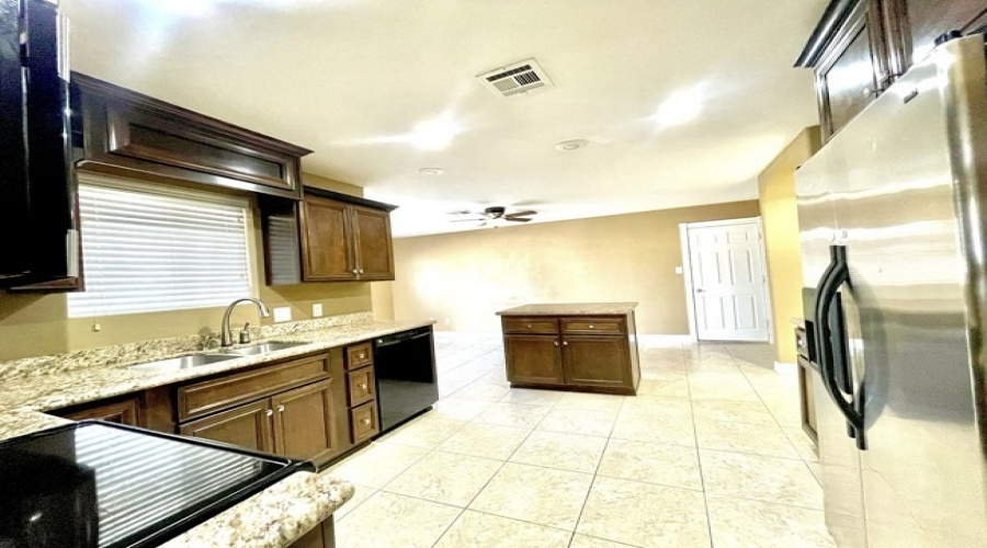 1883 S London Dr, Yuma, Arizona 85364, 3 Bedrooms Bedrooms, ,2 BathroomsBathrooms,Single Family Home,For Rent,1940